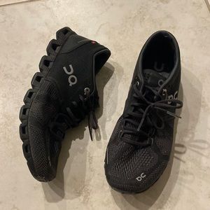 On cloud running shoes sneakers size 7 W7